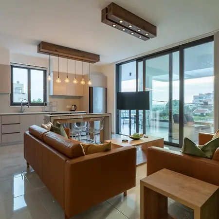 Beachcomber 2-bedroom In Apartamento Lárnaca