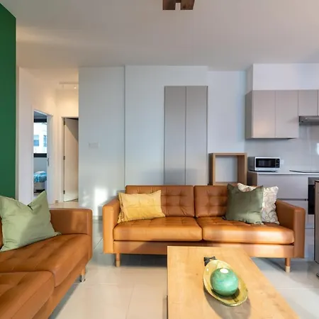 Beachcomber 2-bedroom In Lárnaca