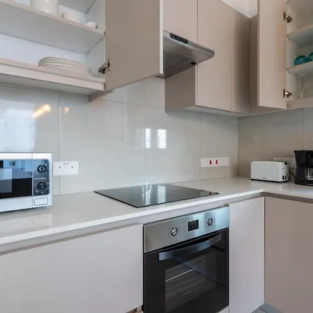 Beachcomber 2-bedroom In Lárnaca